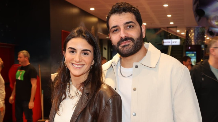 השחקן בסדרה אלעד סננס  עם עדי דלויה  כוריאוגרפית בפסטיגל עם  עוז מורג (צילום: רפי דלויה)