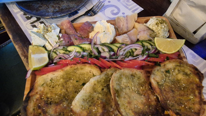 פלטת מזטים, המעיין