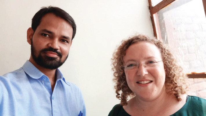 המשוררת גילי חיימוביץ' עם המשורר ד''ר ווד מיטרה שוקלה