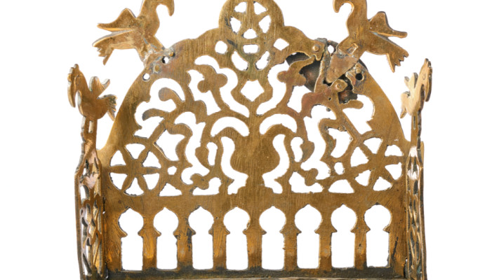 חנוכיה אלגיריה מאה 19 מתנת קרן אלן ב סליפקא ניו יורק