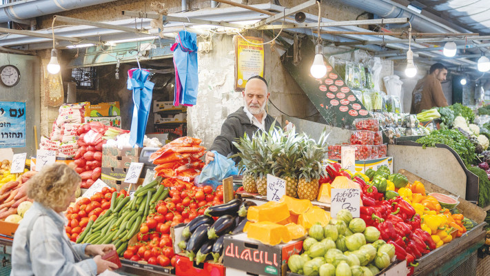 דוכן פירות וירקות בשוק
