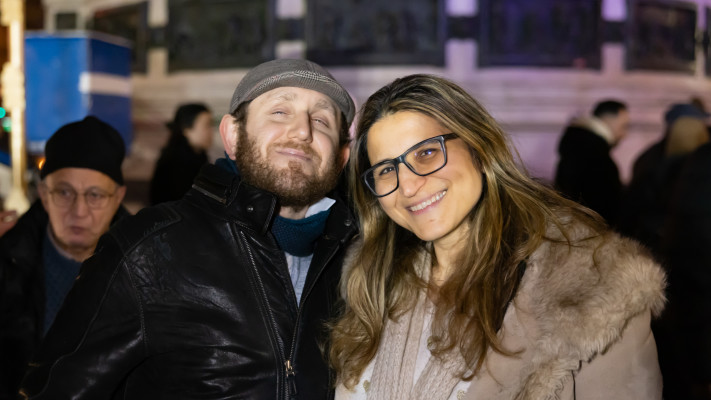 הדלקת הנרות של חב''ד בפריז 