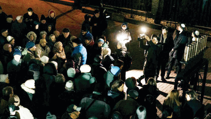 הדלקת נרות של חב''ד בקייב עם הרב מרקוביץ' 