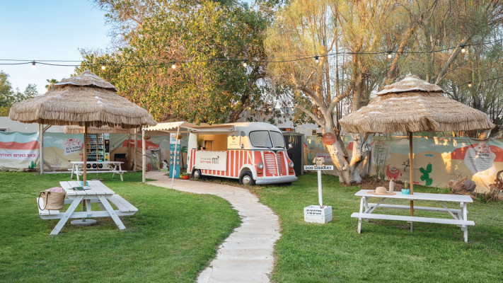 לא צריך לובי. הקבלה במלון מטיילים לוטן