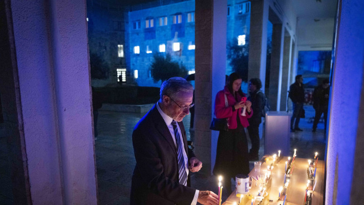 הדלקת נרות לזכר הנרצחים בפיגוע בחוף בונדיי באוסטרליה