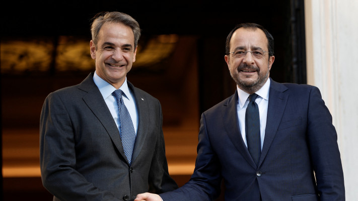 נשיא קפריסין כריסטודולידיס וראש ממשלת יוון מיצוטאקיס