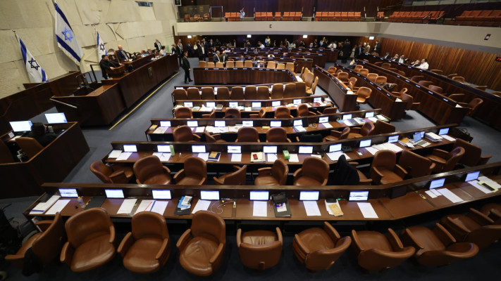 מליאת הכנסת ריקה, חברי האופוזיציה עזבו את ההצבעה על ועדת החקירה 