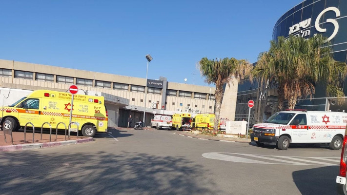 שיירות אמבולנסים מחוץ למיון שיבא