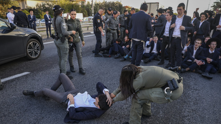 הפגנת חרדים בכביש 4