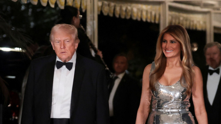 דונלד ומלניה טראמפ בחגיגות השנה החדשה במאר-א-לאגו