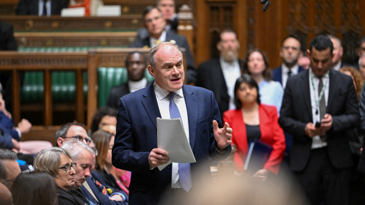 מנהיג המפלגה הליברל-דמוקרטית הבריטית, סר אד דייווי