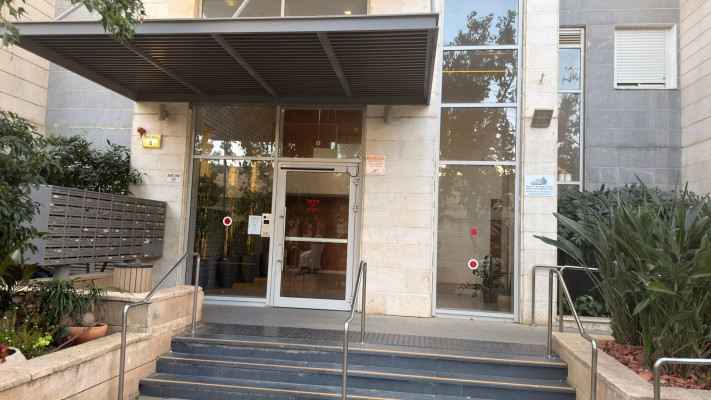 הבניין בו גרה הנרצחת