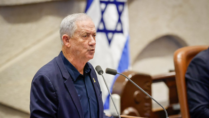 בני גנץ בדיון 40 חתימות