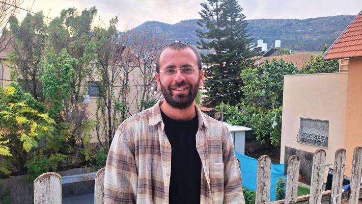 יובל חובב. נשוי ואב לחמישה, עבר עם משפחתו לקריית שמונה בקיץ האחרון