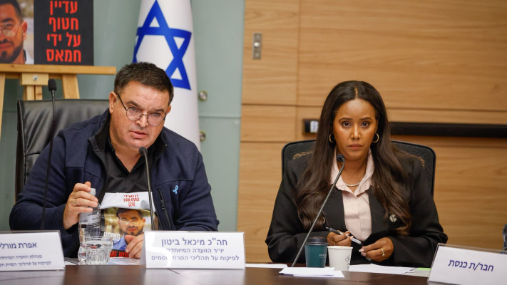 ח''כ פנינה תמנו-שטה וח''כ מיכאל ביטון בוועדה