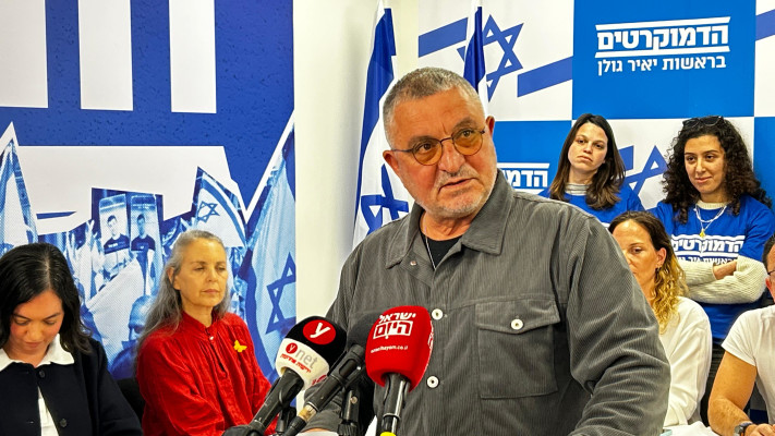 דני אלגרט במסיבת העיתונאים של יאיר גולן, הודיע על הצטרפות מובילי המחאות למפלגה