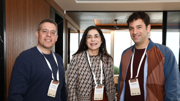 עמית סטיבה, דפנה מיתר&ndash;נחמד ועמוס אלעד (צילום: יעל צור)