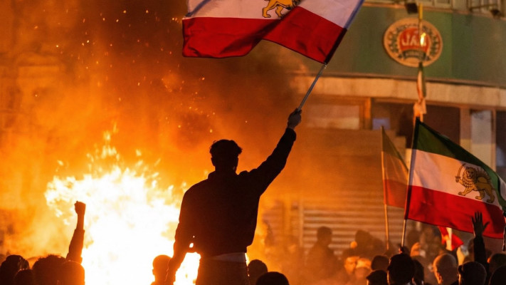 הפגנות באיראן, דגל איראן לפני המהפכה