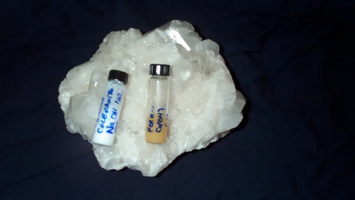 דגימות של החומר בוראט. אבני בניין לחיים