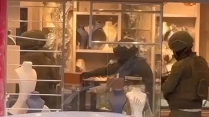 אירוג חריג בחברון - בדואים התחזו ללוחמי צה''ל ושדדו חנות