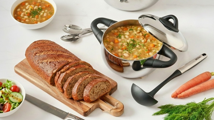 מרק שעועית לבנה חורפי ועמוק בטעמים