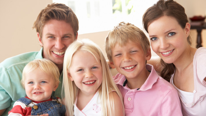 משפחה בת חמש נפשות, אילוסטרציה