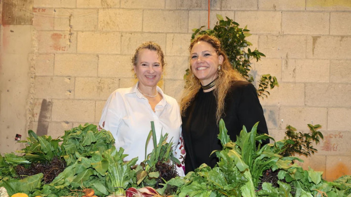 קרין לאופר דיין ואביבית פריאל (צילום: רפי דלויה)