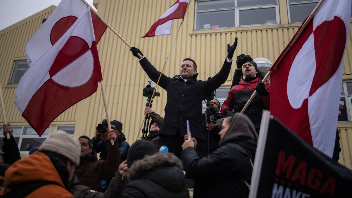 ראש ממשלת גרינלנד ומפגינים נגד טראמפ