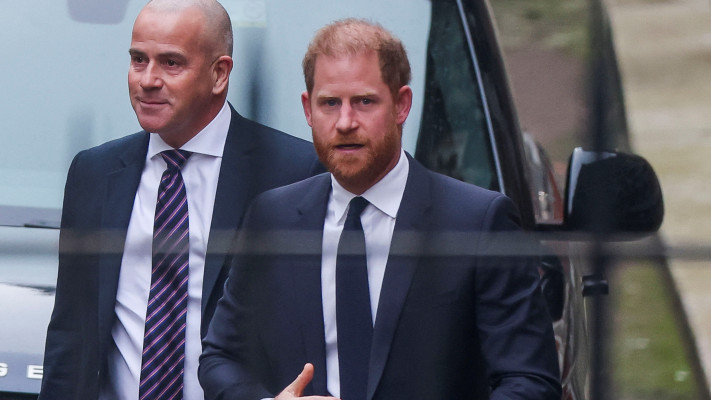 הנסיך הארי בתחילת המשפט נגד מו''ל הדיילי מייל (צילום: רויטרס)