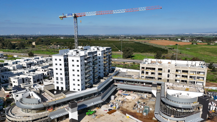 80 אלף דירות פנויות. אתר בנייה בכפר יונה
