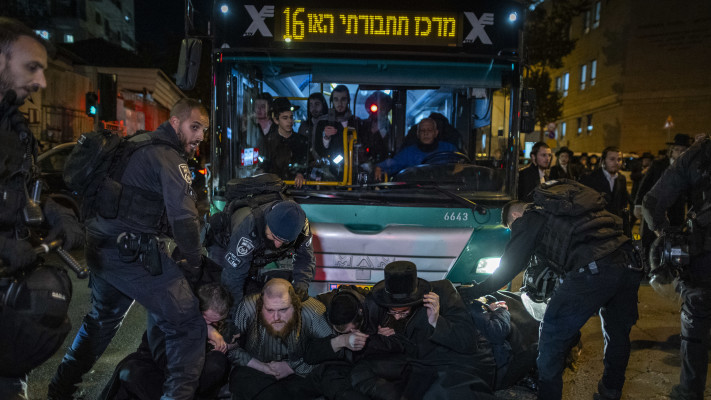 הפגנות חרדים בירושלים נגד נתיחת גופות הפעוטות שנהרגו באסון בירושלים