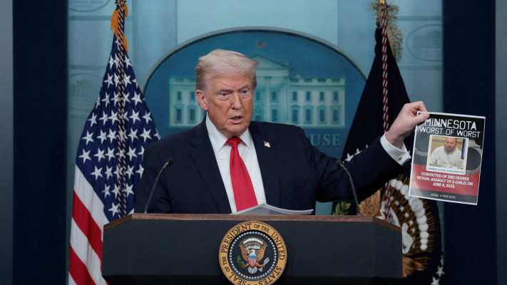 טראמפ במהלך מסיבת העיתונאים. הציג שורה של הישגיו 