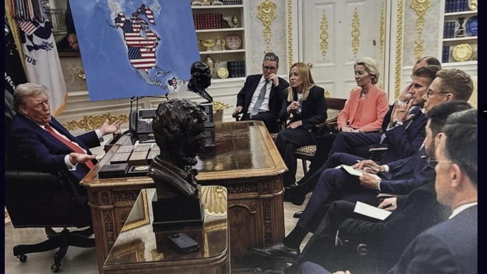 דונלד טראמפ עם מפה של קנדה כחלק מארה''ב (צילום: צילום מסך מתוך X