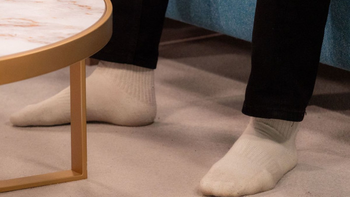 כפות רגליו של זאק בלאקמן