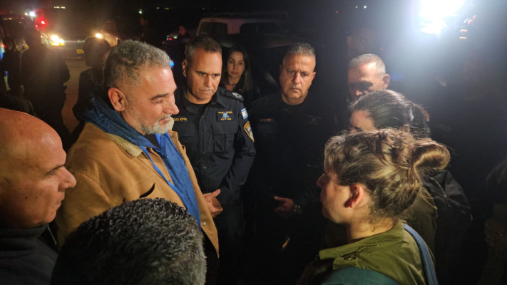 איציק גואילי פוגש את המתנדבות שזיהו את בנו רן בעזה