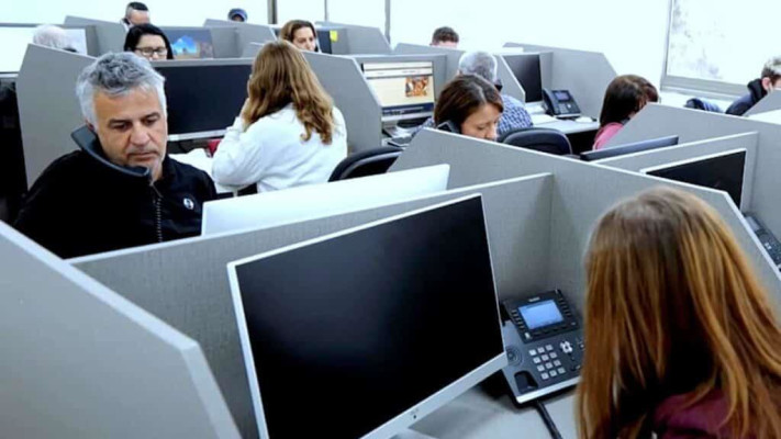 מוקד הסיוע של עמותת ''יד עזר לחבר'' לניצולי שואה