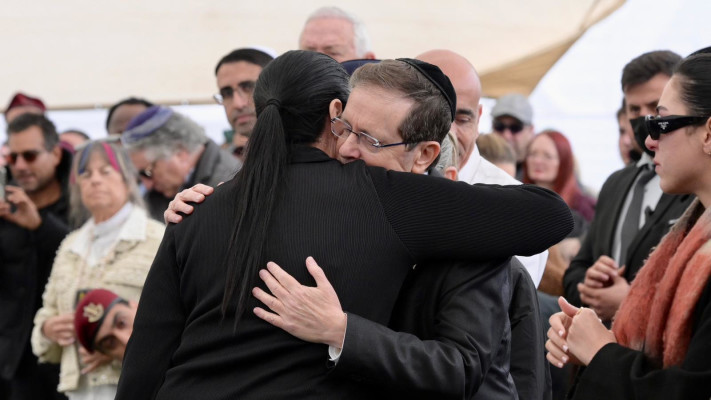 הנשיא הרצוג וטאליק גואילי בהלוויית רן גואילי ז''ל