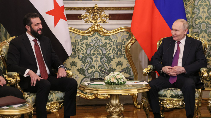 ולדימיר פוטין ואל-שרע במהלך הפגישה במוסקבה