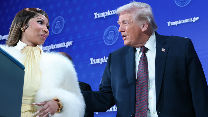 דונלד טראמפ וניקי מינאז' (צילום: Win McNamee/Getty Images)