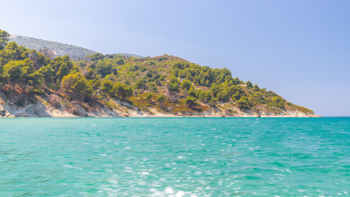 תוכנית להקמת אתר נופש באי סזאן, אלבניה