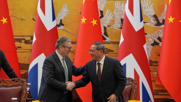 סטארמר במהלך ביקורו בסין