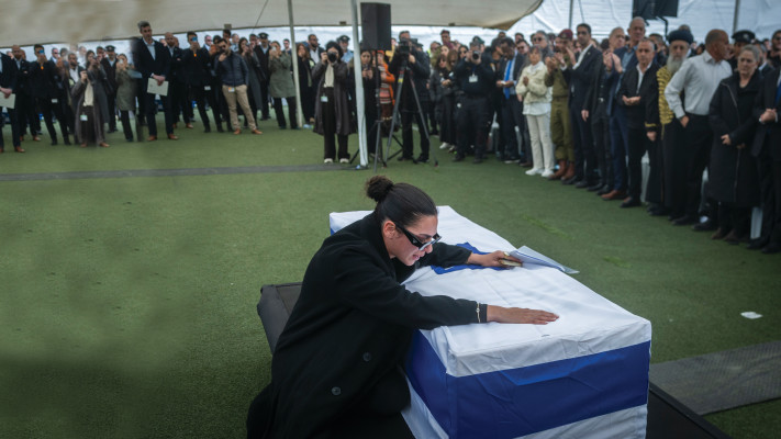 הלווייתו של רן גואילי ז''ל בבית העלמין במיתר