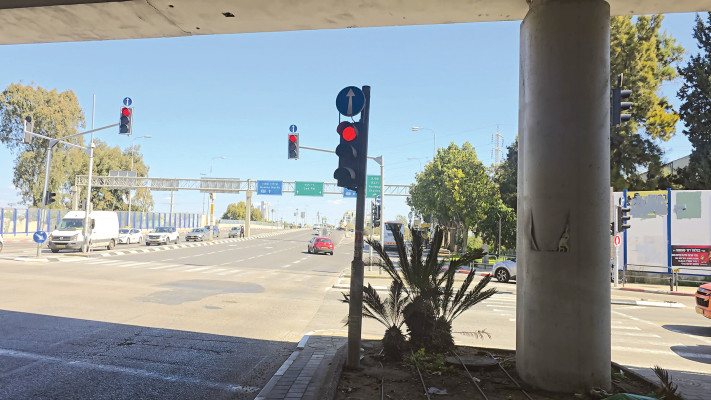 רמזור קטן שנוסף לאחר התיקון