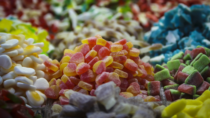 דוכן ממתקים בשוק מחנה יהודה