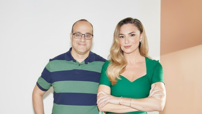 אושיית הקולינריה מיכל אנסקי וסמנכל שיווק פרוקטר אנד גמבל ישראל אור אלנצויג (צילום: שוקה כהן)