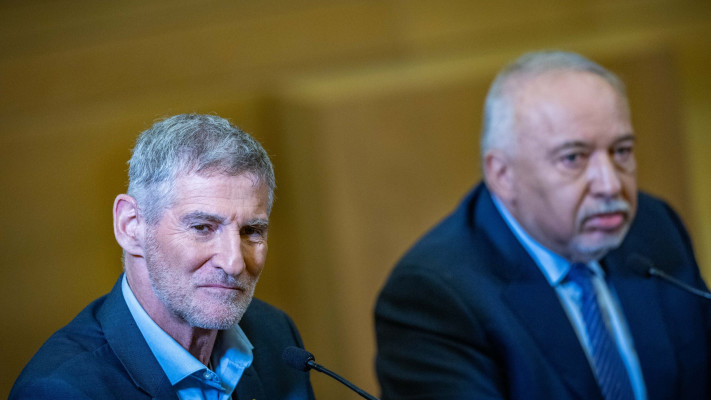 כוחם - בפיצולם. אביגדור ליברמן, יאיר גולן 