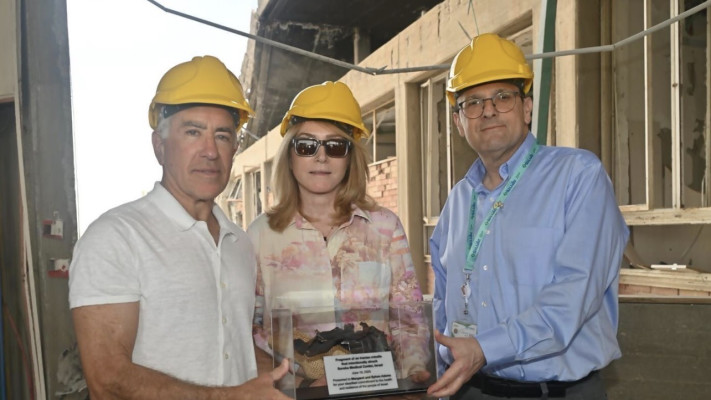 שלומי קודש, מרגרט וסילבן אדמס (צילום: רחל דוד לסורוקה)