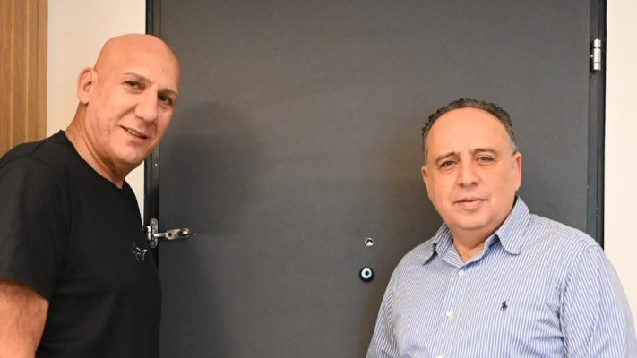 אבי קמחזי מנכ''ל Yale ישראל עם דורון ג'מצי (צילום: מורג ביטן)