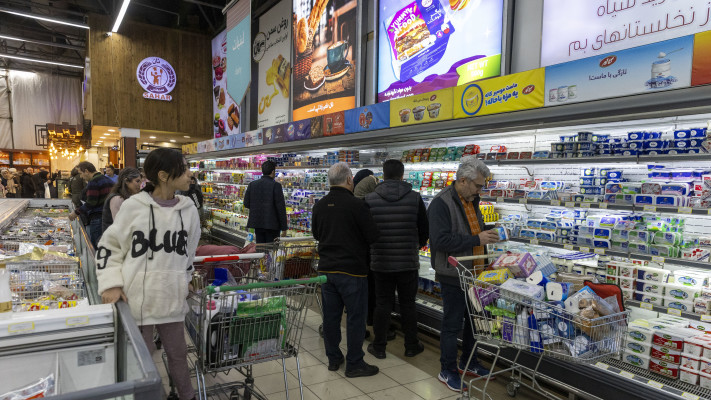 שחיקה מתמשכת של כוח הקנייה. סופרמרקט באיראן