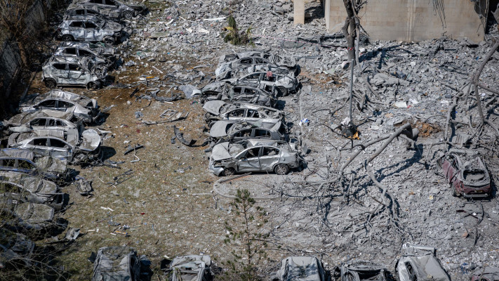 זירת ההרס בבאר שבע לאחר פגיעת הטיל מאיראן 